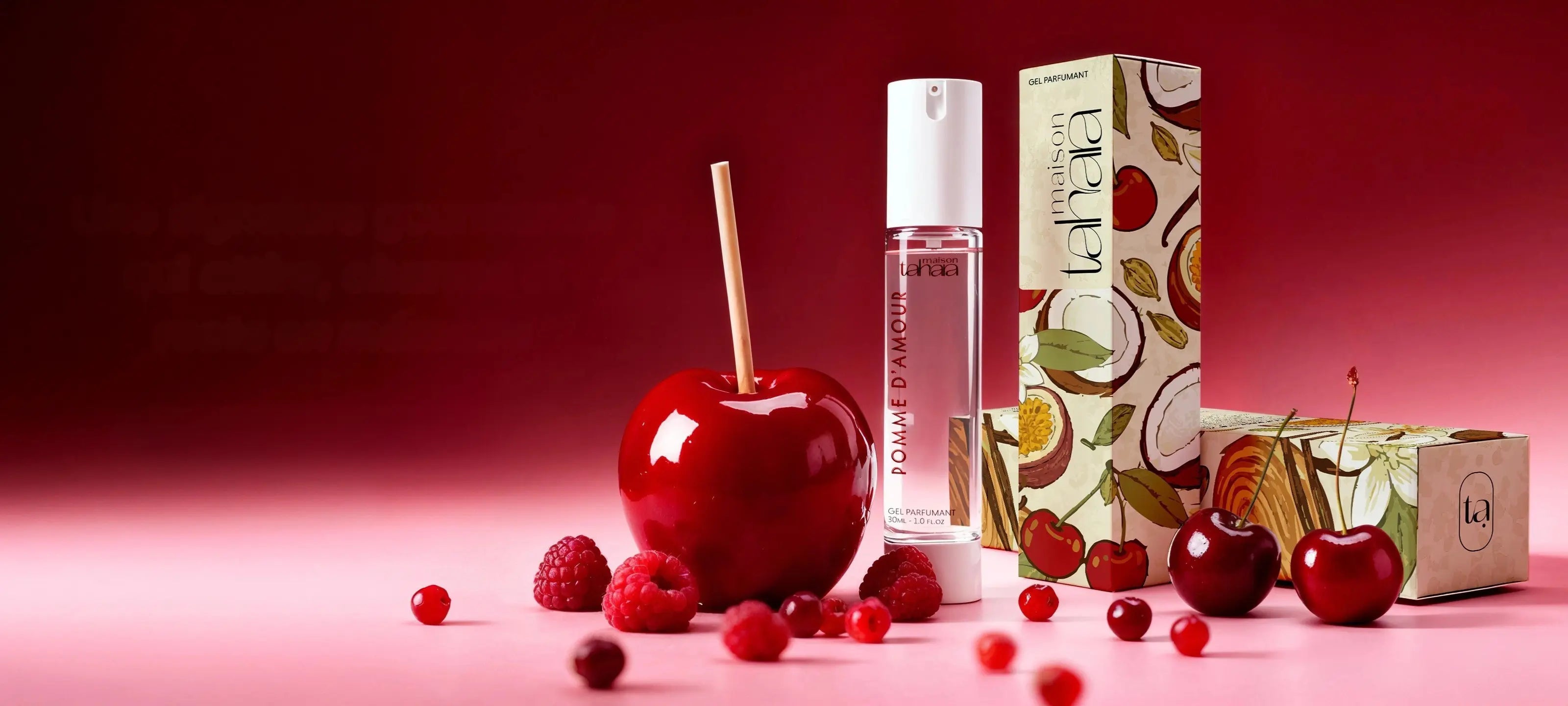 image d'un musc pomme d'amour entouré de cerise et framboise et pomme d'amour
